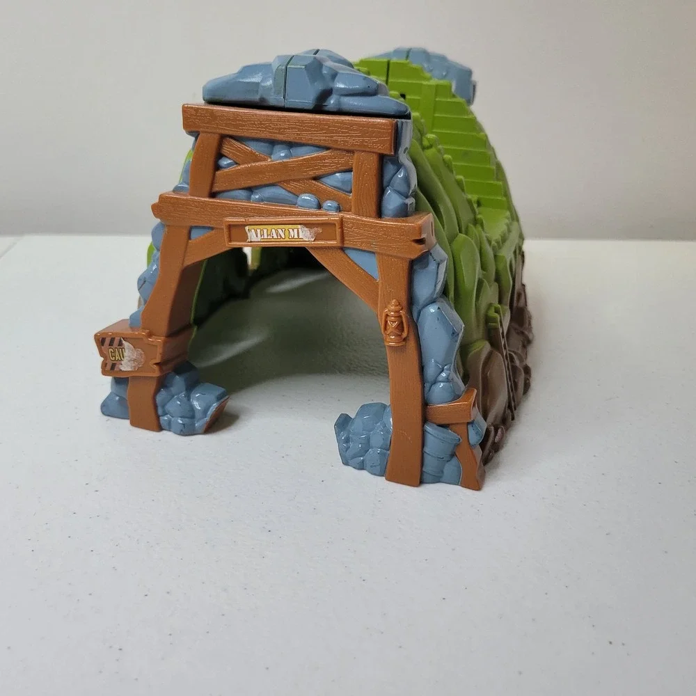 T6608 Train Bridge Tunnel Thomas Tidmouth‎ Sheds Playset 2009 Mattel